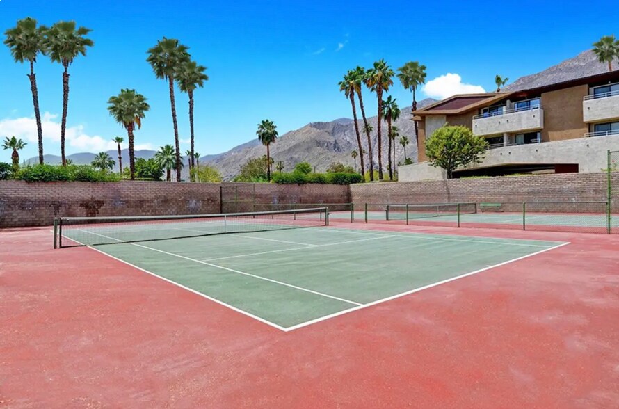 Building Photo - 467 S Calle El Segundo