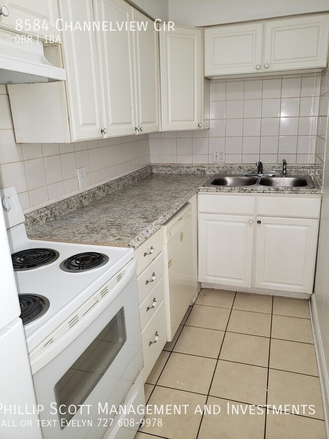 Building Photo - 8584 Channelview Cir