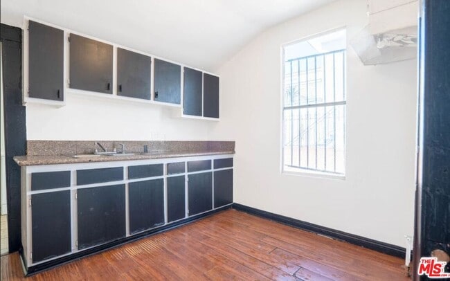 Building Photo - 955 S Ardmore Ave