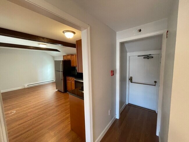 Building Photo - 8-10-10 Essex St