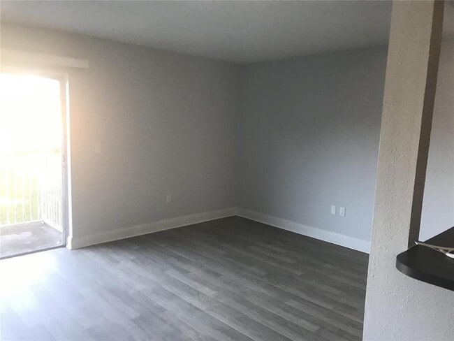 Building Photo - 492 Banyon Tree Cir