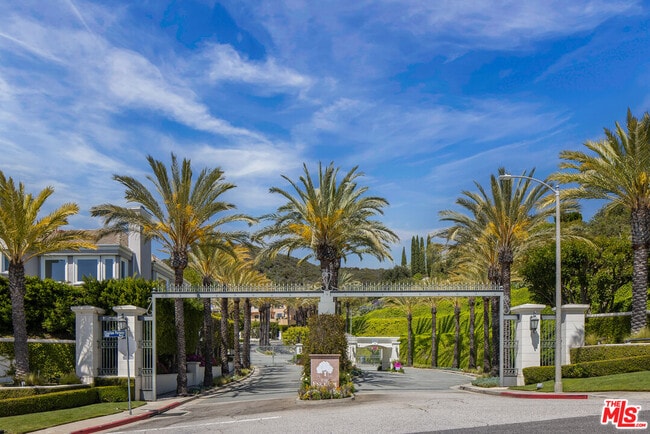 Building Photo - 16800 Calle Montecito