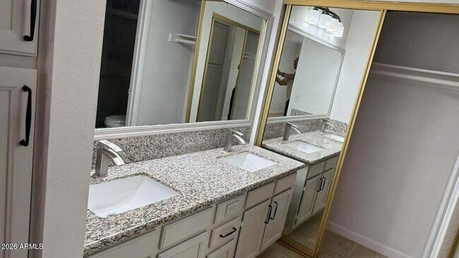 Building Photo - 925 N College Ave