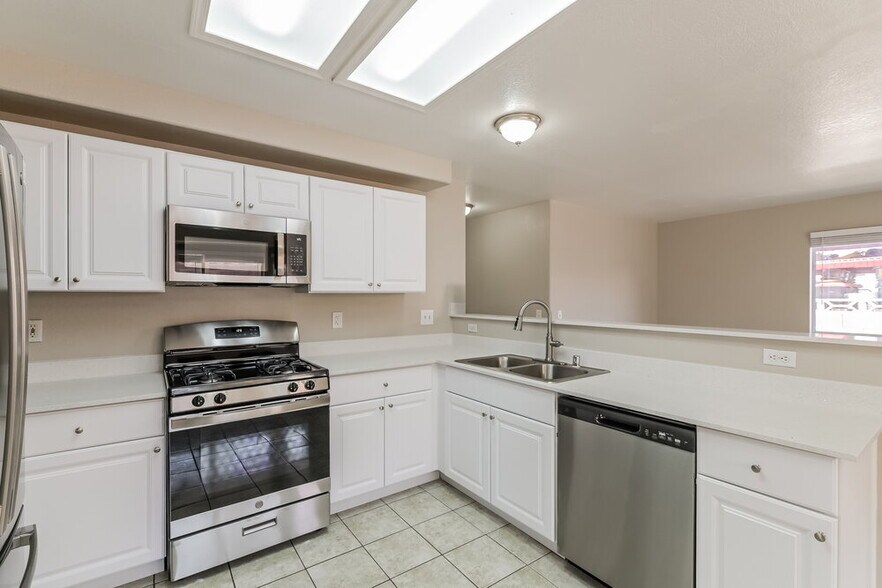 Building Photo - 2205 Farmouth Cir