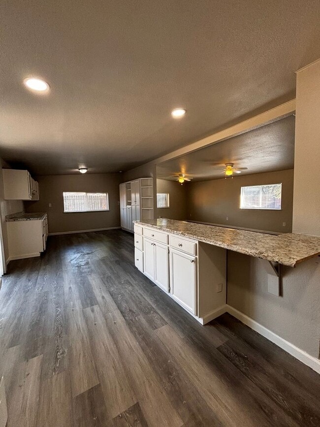 Building Photo - APPLY AT WWW.CVHOMES.COM