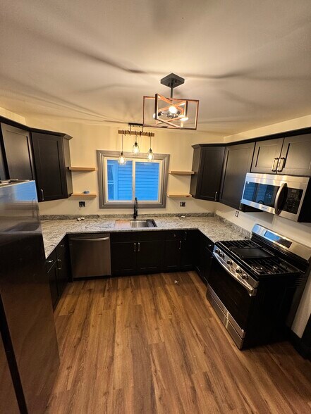 Building Photo - 106 Roanoke Pky