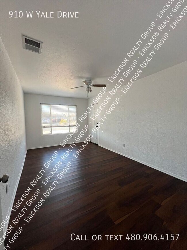 Building Photo - 910 W Yale Dr