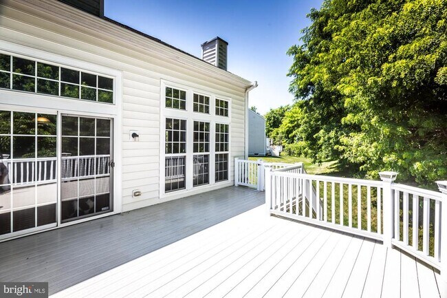 Building Photo - 684 Churchill Rd