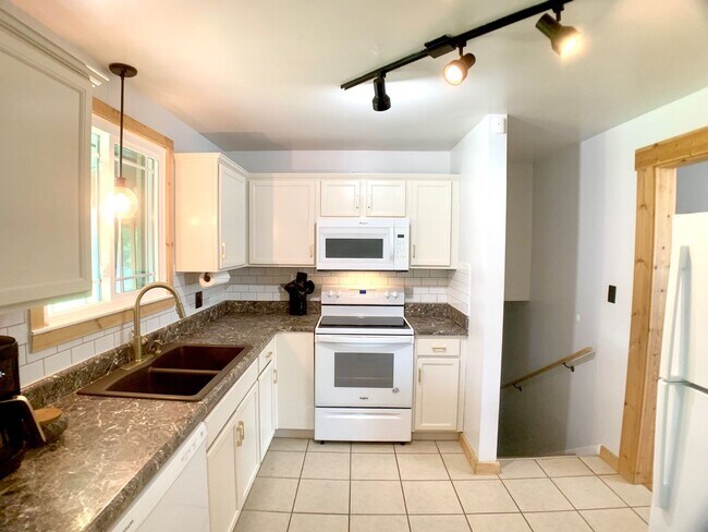 Building Photo - 313 Verdun Dr