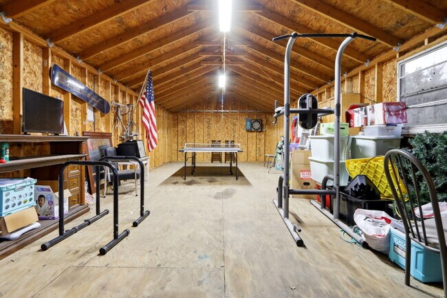 Building Photo - 607 Oakwood Ave