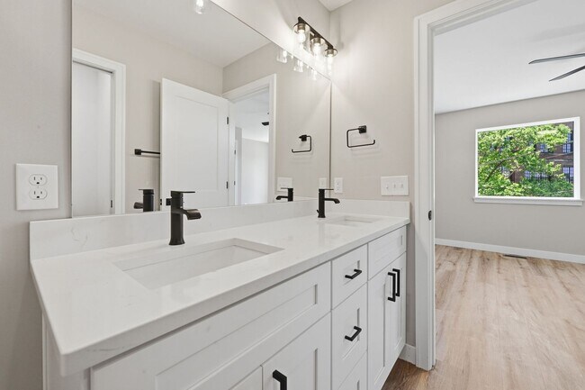 Building Photo - 4728 Walworth Ave