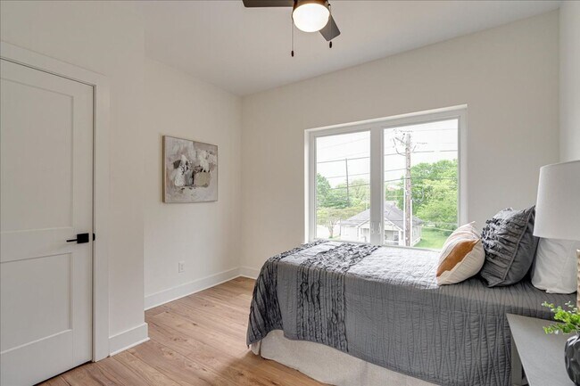 Building Photo - 2519 E 12th St