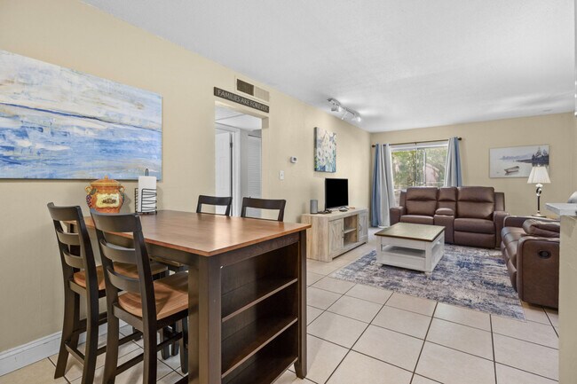 Building Photo - 1700 SW 16th Ct