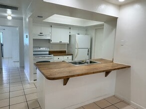 Building Photo - 729 SW 39th St