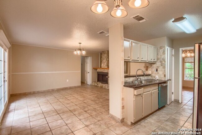 Building Photo - NE San Antonio 3 bedroom home in establish...