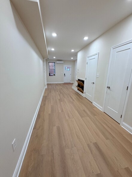 Building Photo - 853 Reinhardt St
