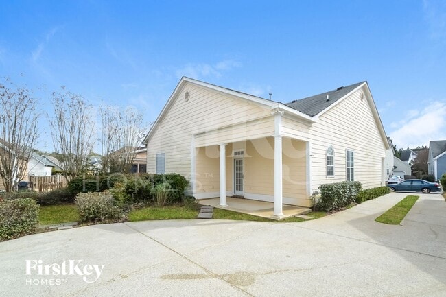 Building Photo - 4587 Clubview Dr