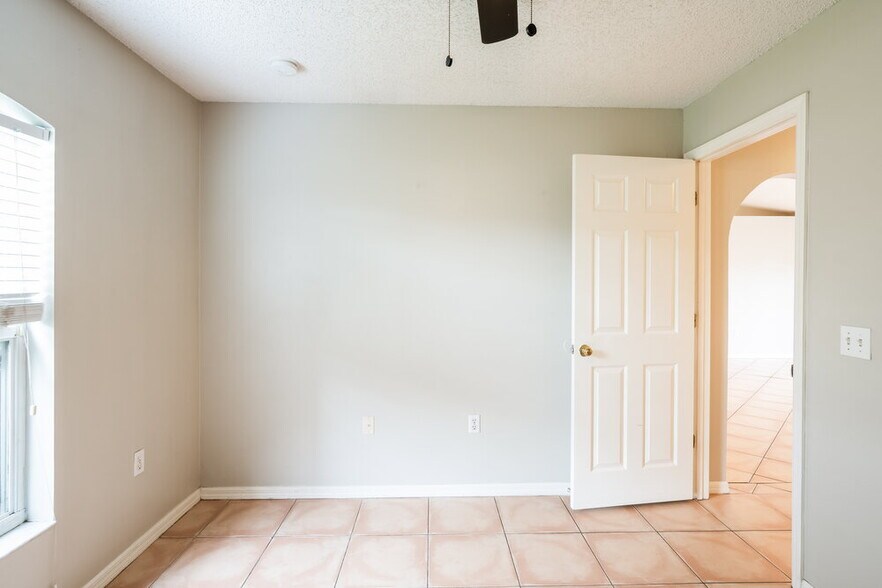 Building Photo - 4212 Stonefield Dr