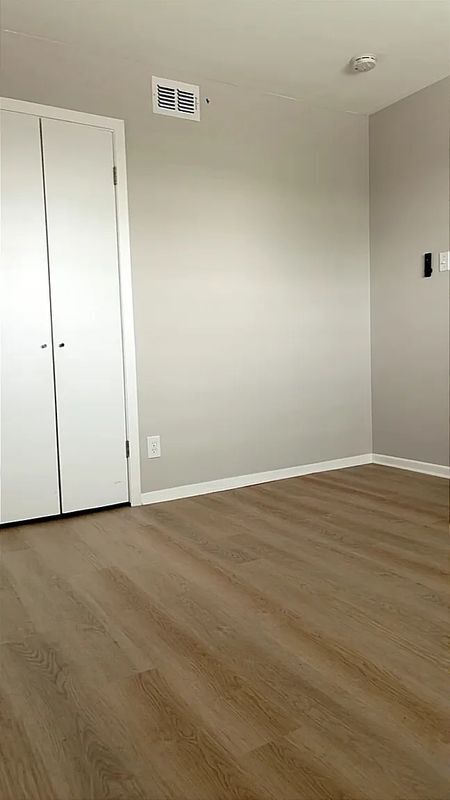 Building Photo - 105 W Silver Sands Dr