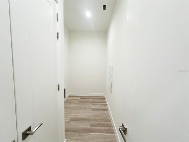 Building Photo - 15561 Aldama Cir