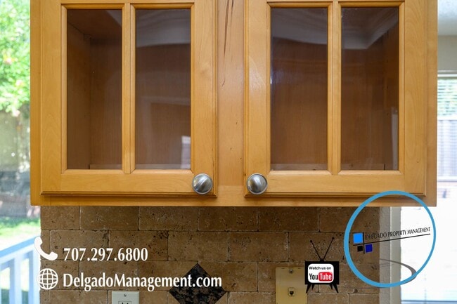 Building Photo - Completely remodeled Glen Cove 5 bed home