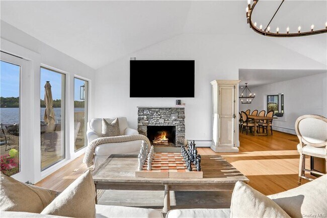 Building Photo - 381 Lakeside Rd