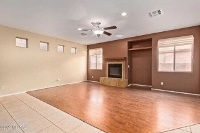 Building Photo - Beautiful home in gated community