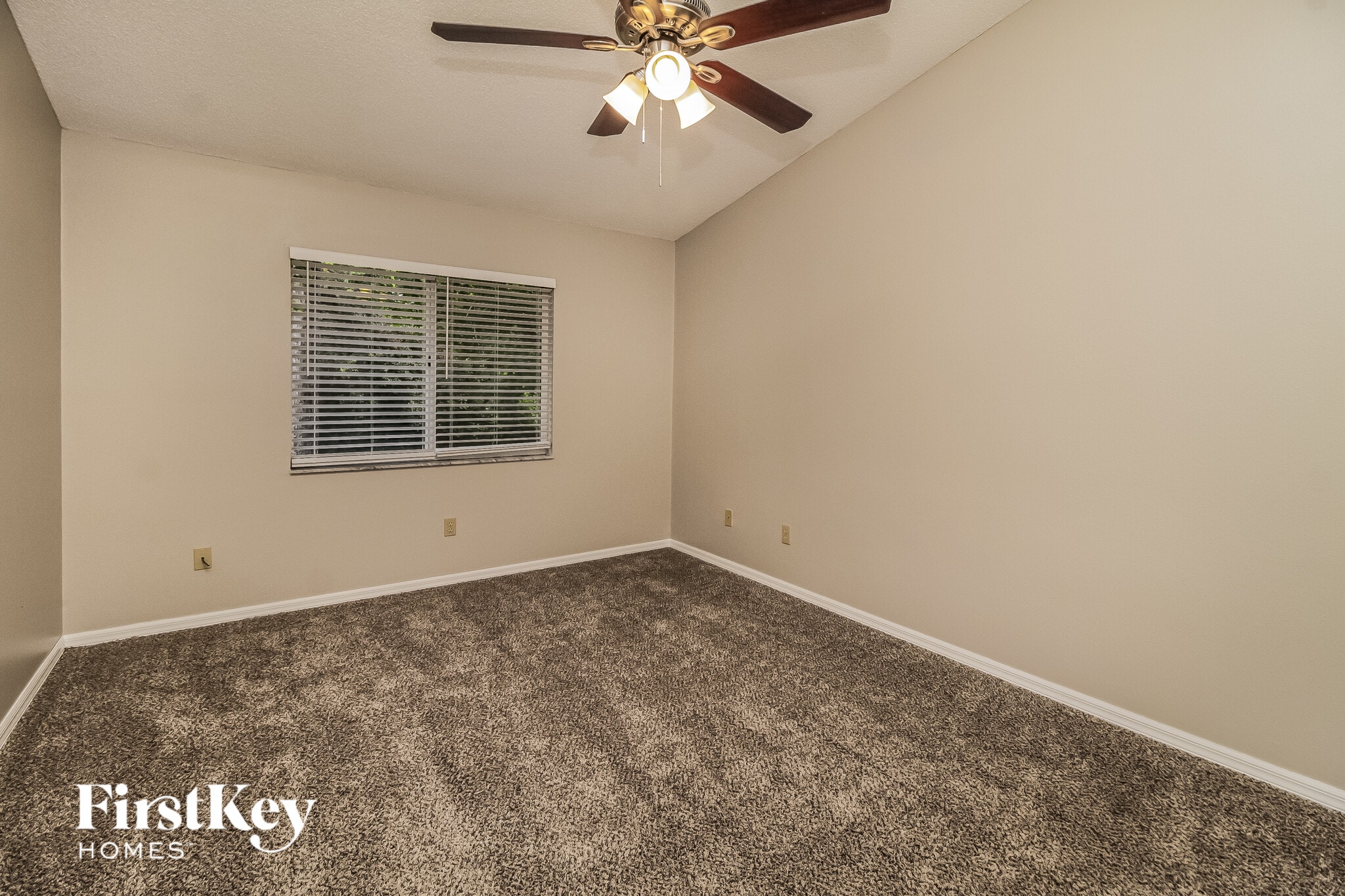 Building Photo - 1811 E Cooper Dr