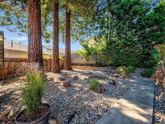 Building Photo - 591 Arlene Dr