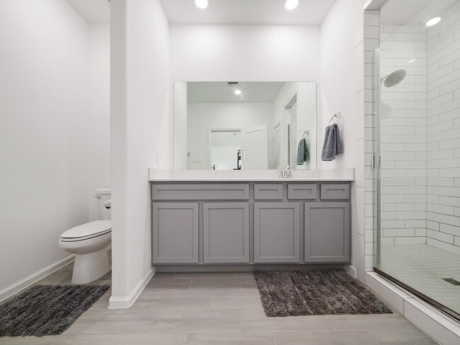 Building Photo - 674 Royal Arch Dr