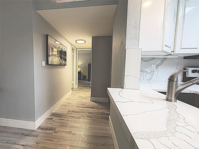 Building Photo - 1301 River Reach Dr