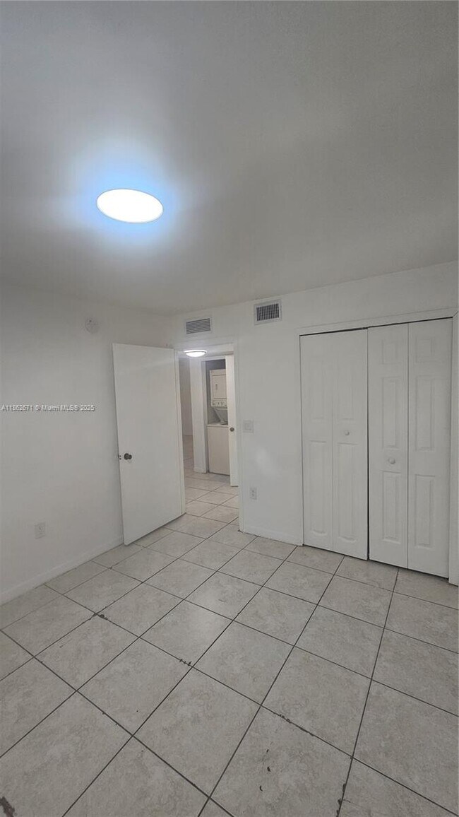 Building Photo - 1301 SE 28th Ln
