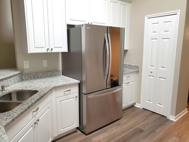 Building Photo - 5551 Cinnamon Fern Blvd