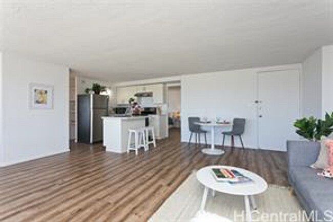Building Photo - 37th Floor 2 Bed/ 2 Bath/ 1 Assigned parking Condo with views, A/C, Pool, & W/D in unit!