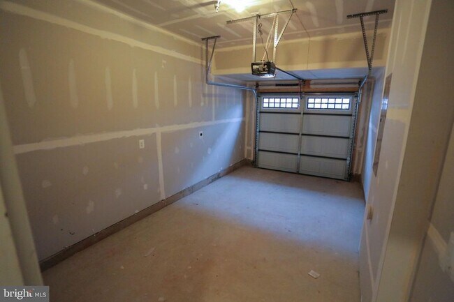 Building Photo - 45132 Kincora Dr