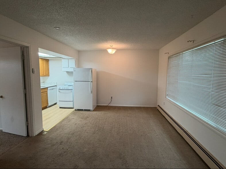 Building Photo - 2912 W 33rd Ave