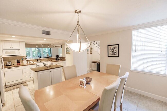 Building Photo - 1207 E Peppertree Dr