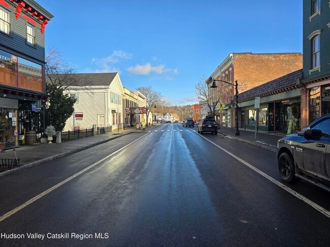 Building Photo - 33 Main St