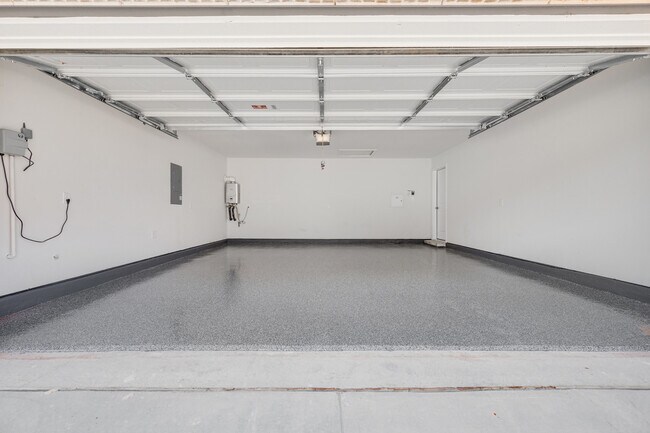 Building Photo - 6077 Freedom Dr
