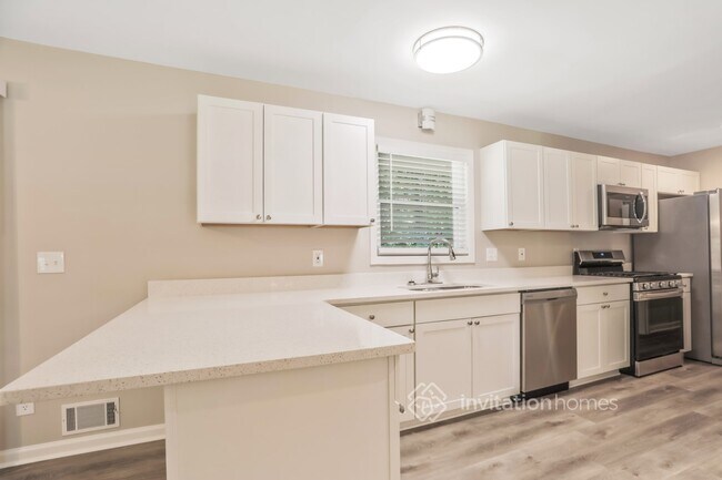 Building Photo - 872 Pinecrest Terrace SW