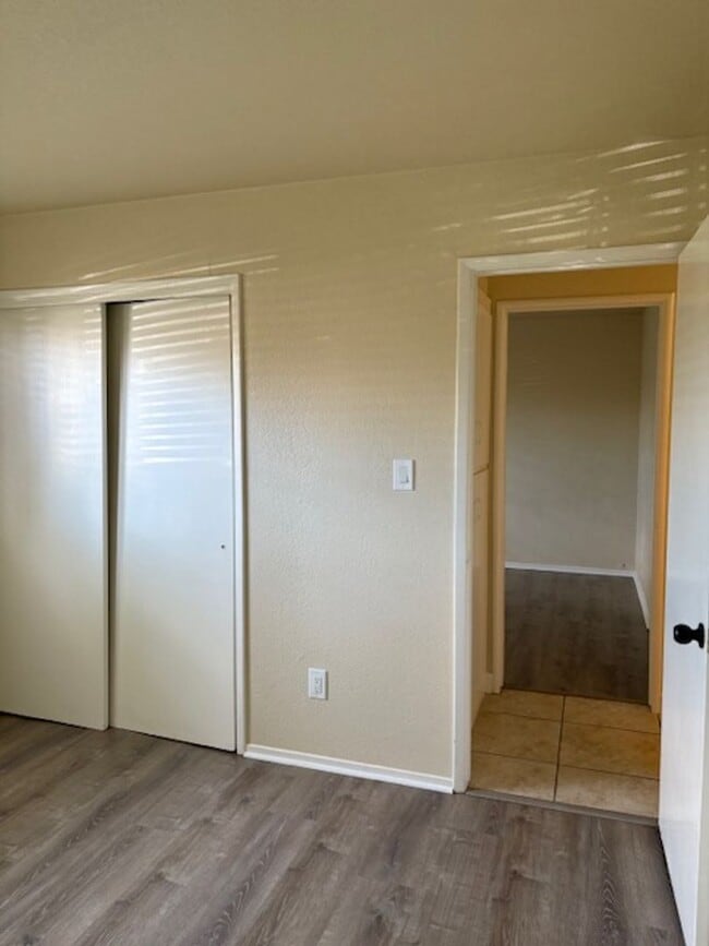 Building Photo - Single story, 3 bed 1.5 bath home.