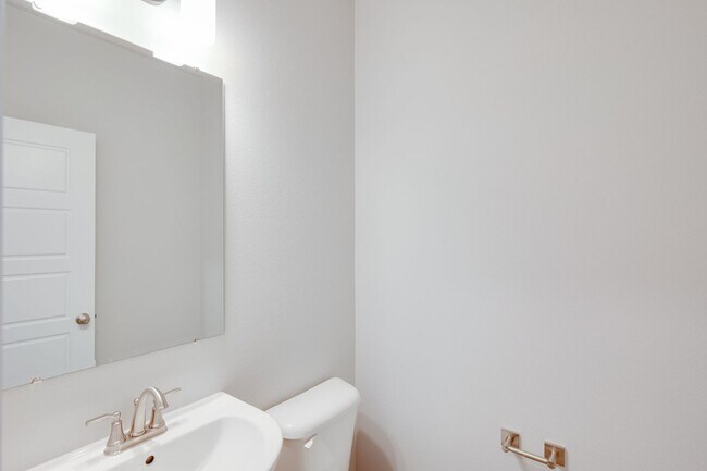 Building Photo - Now Leasing this Modern 3 Bedroom Townhome!