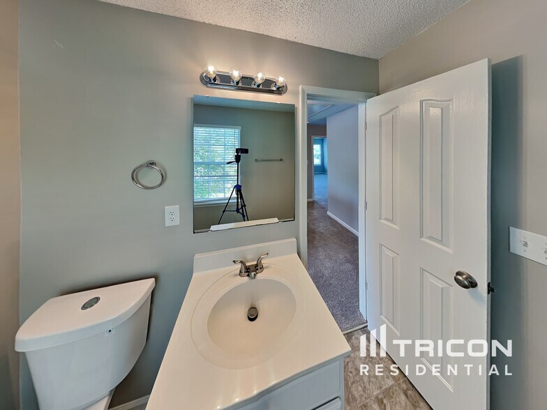 Building Photo - 10827 Azure Valley Pl