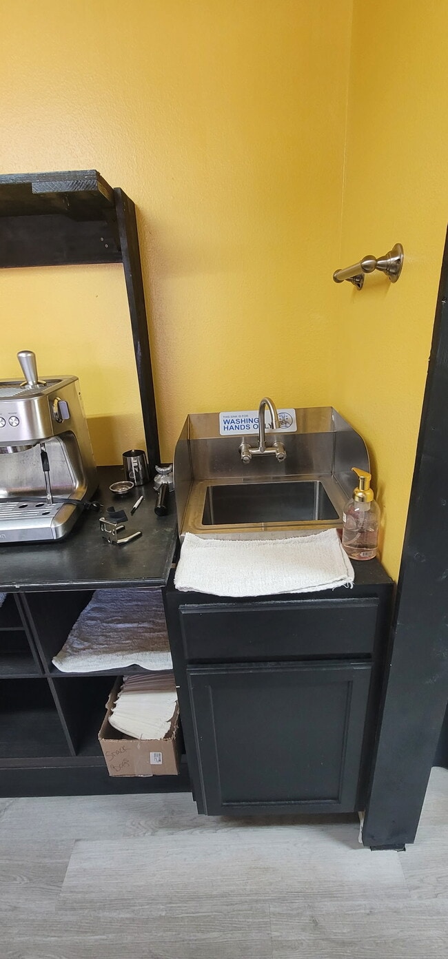 Building Photo - 2105 N Broadway St