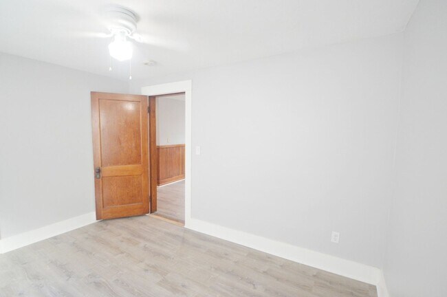 Building Photo - 38 Cascade St