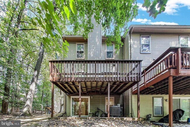 Building Photo - 10726 Pine Haven Terrace
