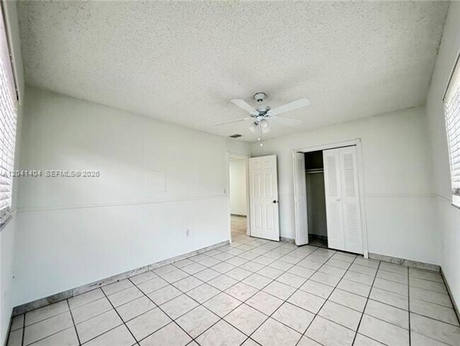 Building Photo - 913 NW 22nd Pl