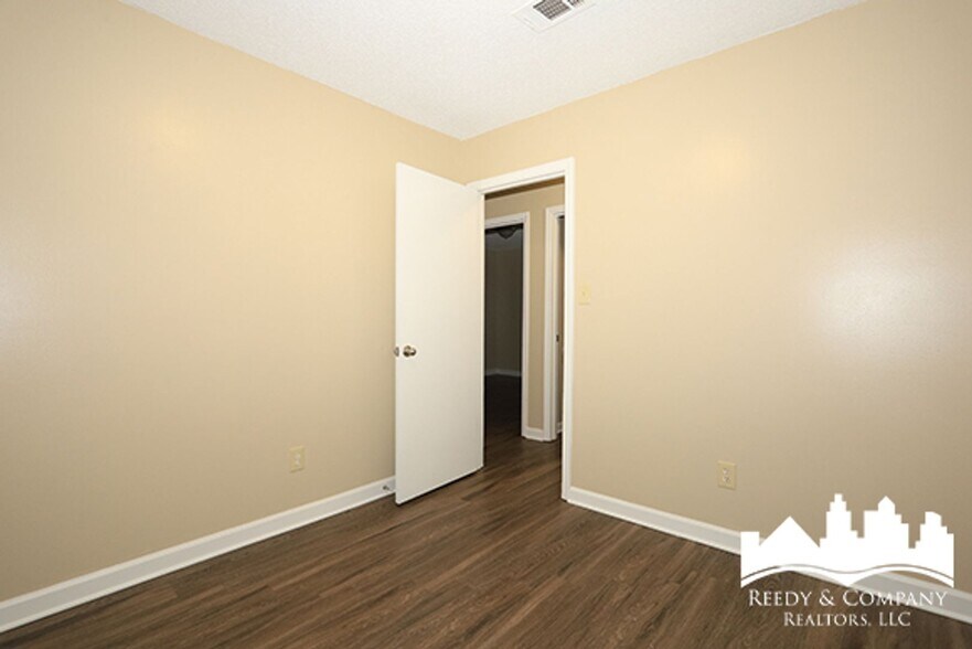Building Photo - 2559 Wellons Ave