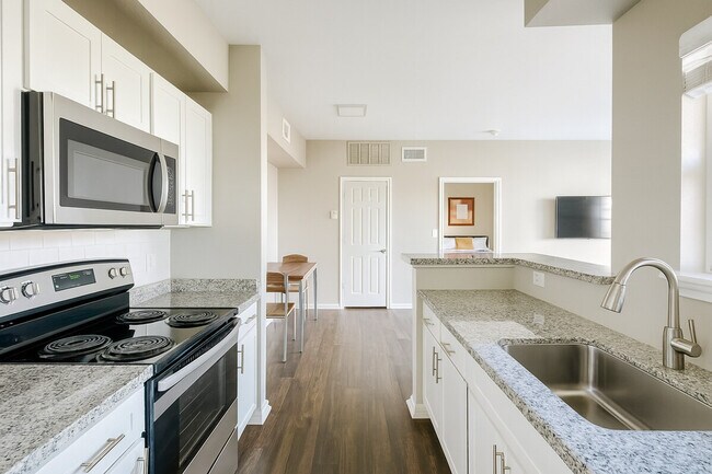 Building Photo - 6225 Saratoga Blvd