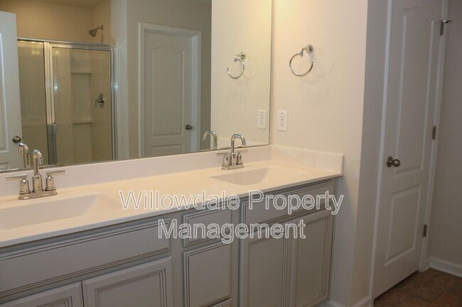 Building Photo - 1132 Chestnut Bluff Run